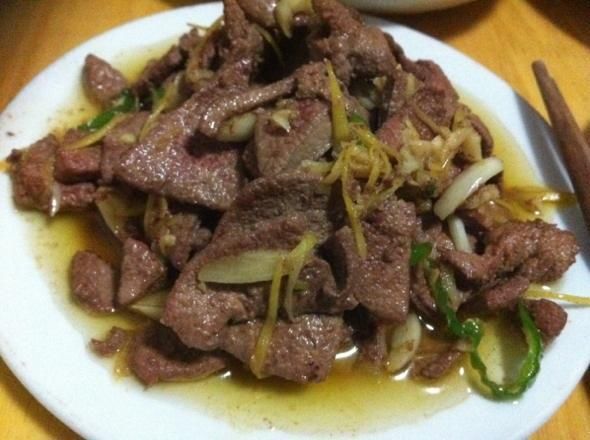 韭菜炒肉丝|吃完韭菜血压一夜爆升，高血压饿死也别吃，一碰就是火山爆发