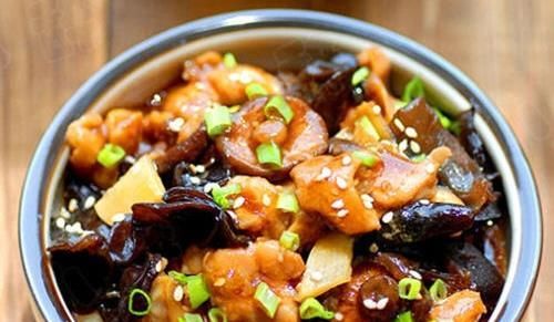  简单|香菇配鸡肉味道好，营养又简单，小孩吃了长身体，老人吃了强体力