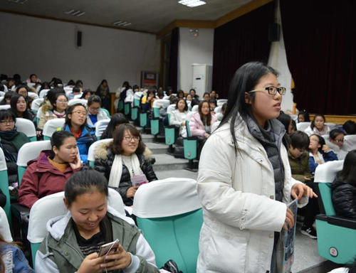 上大学的女生VS不上大学的女生，二者有什么区别？第三点很现实