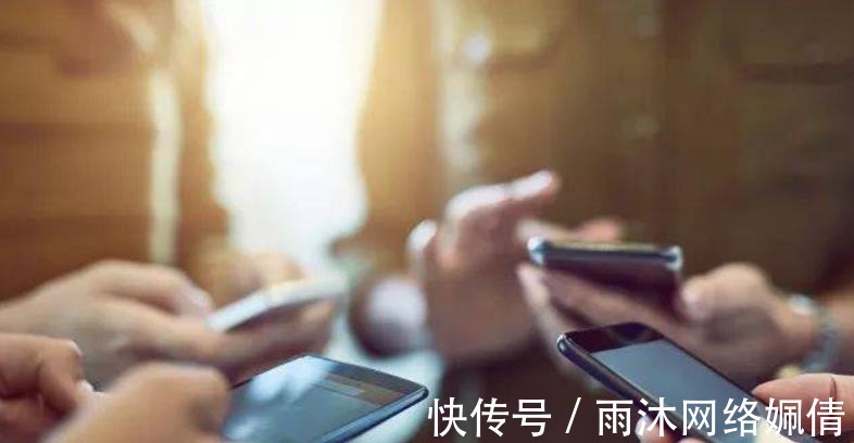 礼物|宁可给女主播刷10万礼物，不给儿子6万治病，你图什么呀