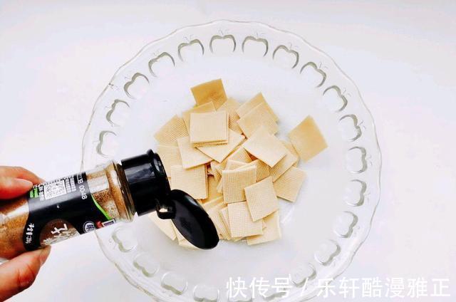 调味料|在家做网红烤豆皮，1块钱做一堆，好吃还美味
