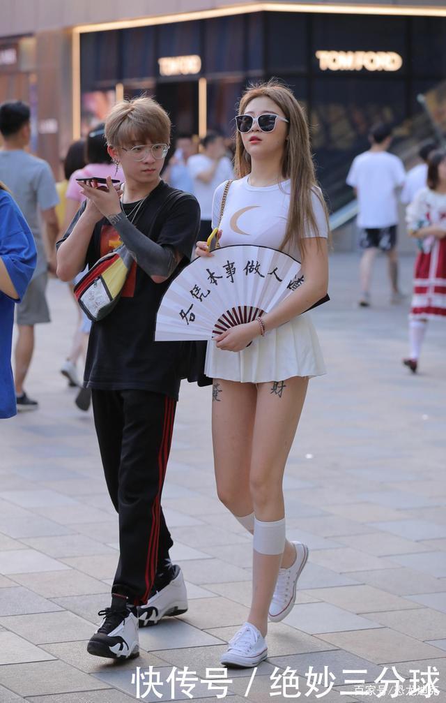 女人的穿搭你看不懂，色彩搭配你看了更懵