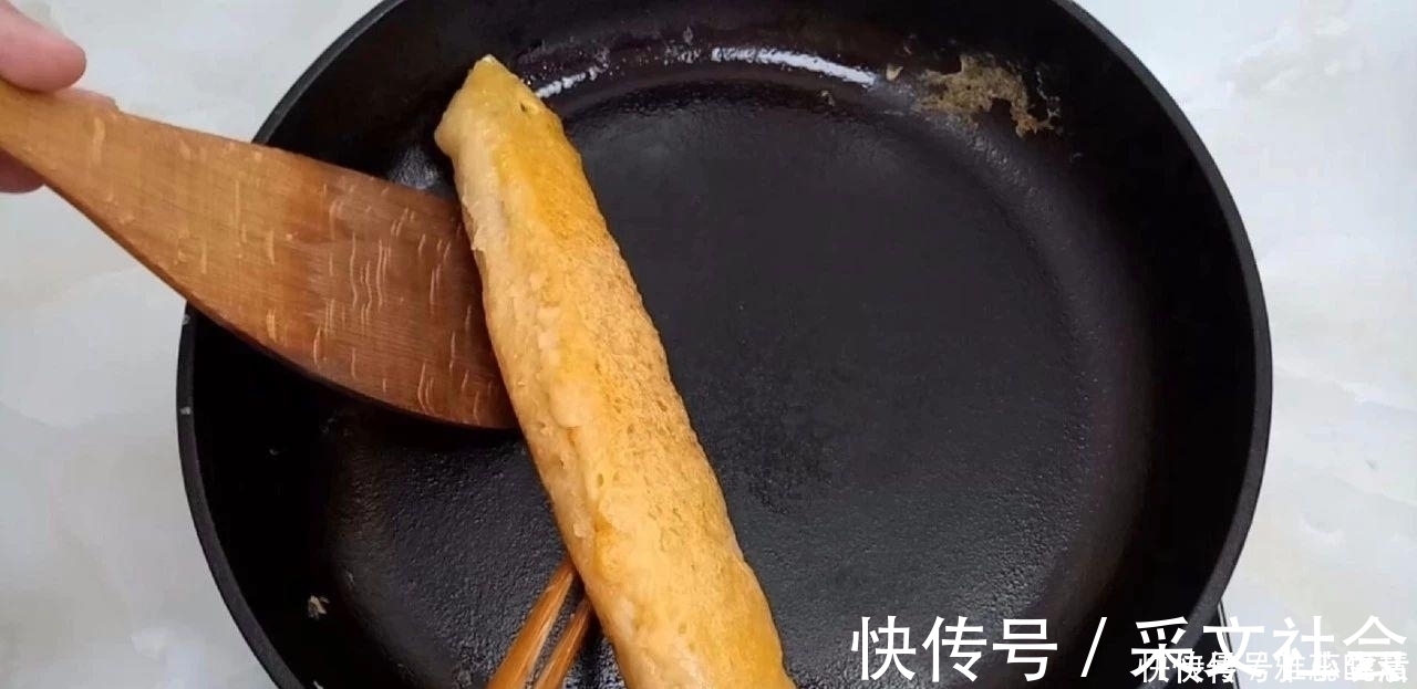 口水|早餐新吃法, 手不沾面, 做出来比鸡蛋饼营养又好吃, 边吃边流口水