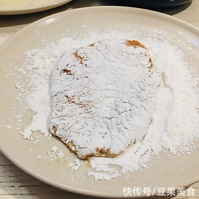 做香酥炸鸡排时,记住这几招,绝对美味