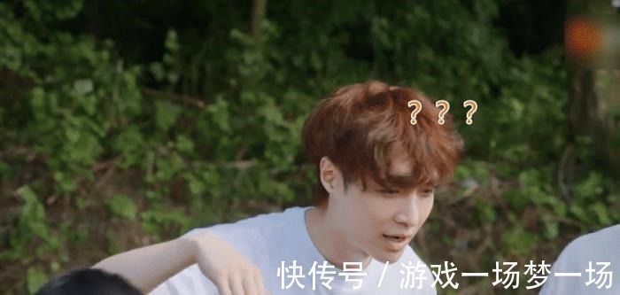 嘉賓們|張藝興外面招呼小朋友,意外碰巧遇到了“吳亦凡”,表情十分好笑