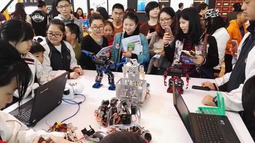 受邀|这所中学人工智能设备受邀入驻长三角 G60 科创走廊规划展示馆