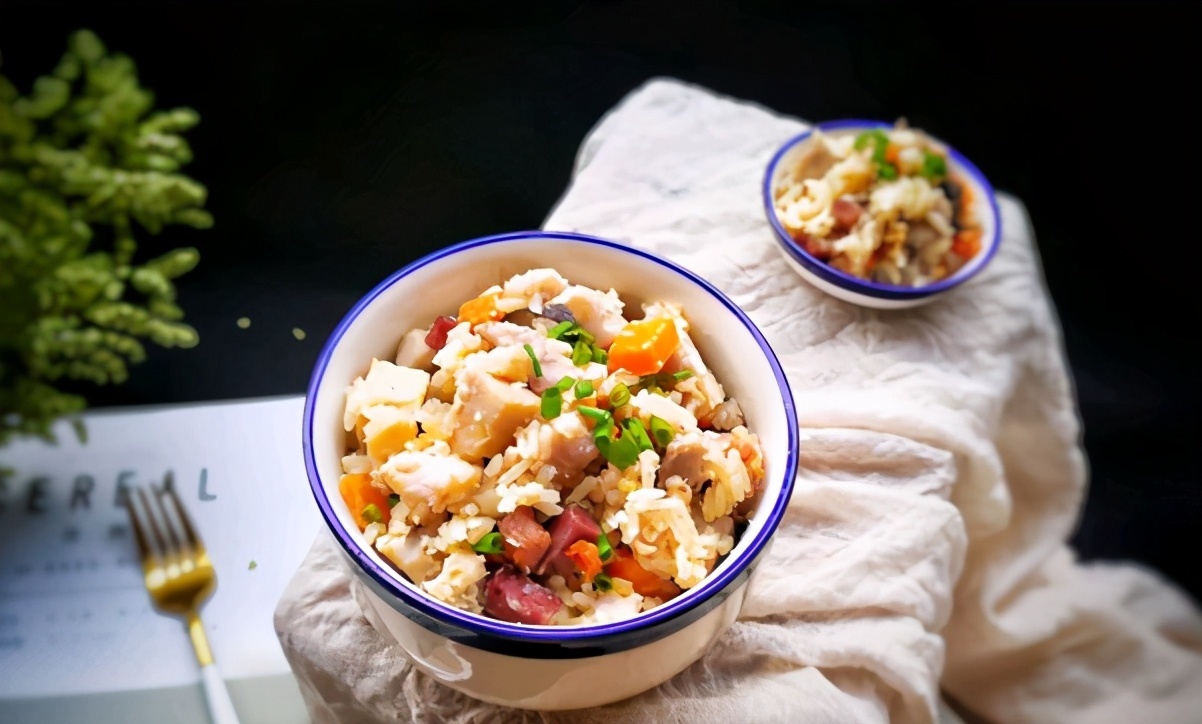 芋头|时蔬搭配腊肉和芋头，做出好吃一锅焖饭，饭菜一锅出，美味又方便