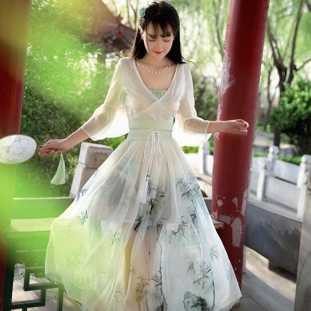 汉元素|汉服即便是改良了,也只有中国人才能穿得出神韵,外国人还真不行