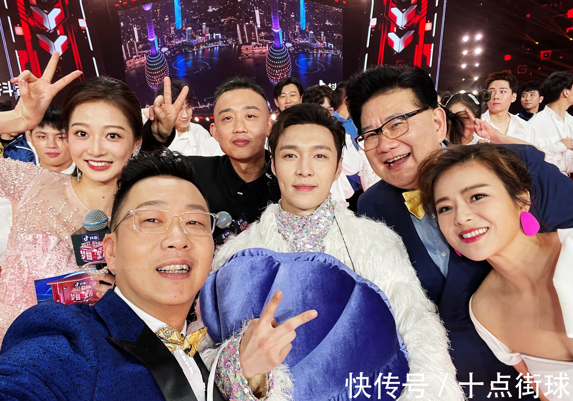 天安门|北京冬奥会最美火炬手!中传校花+天安门领诵员+上海春晚主持人