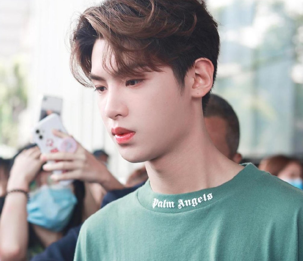  寸头|黄明昊寸头太过硬汉，粉丝不敢认调侃像“一休”，却和小时候一样