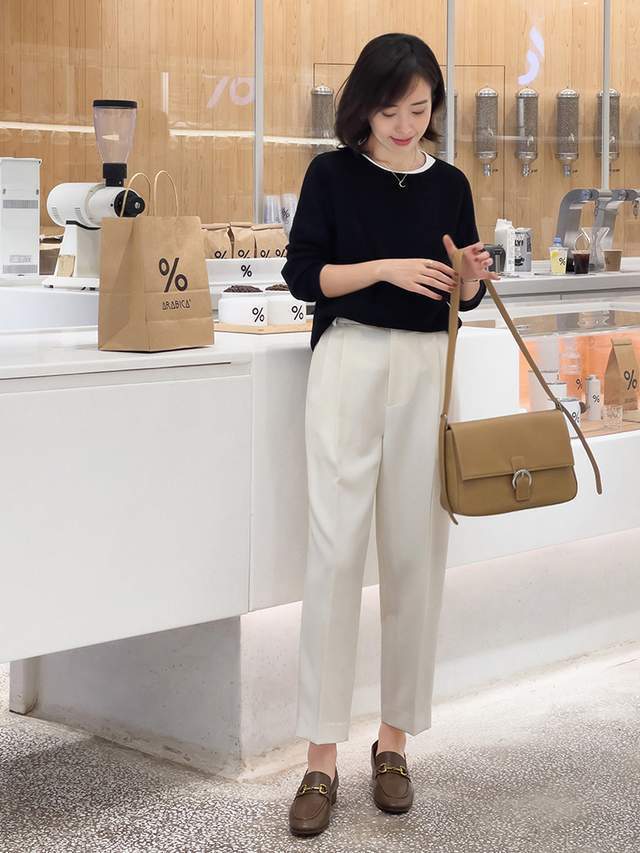 针织衫|30岁~45岁的女性秋季穿搭分享,针织衫配直筒九分裤,显瘦又减龄