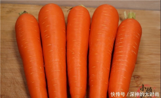 透露|买胡萝卜,不要再买着4种了,菜贩透露不新鲜还难吃,别再买错