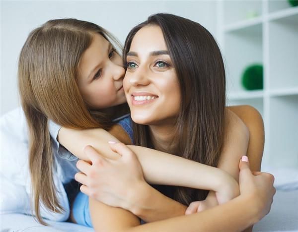 郭大哥|女儿发现母亲的秘密,被妈妈和姥姥打到精神失常,原因令人气愤