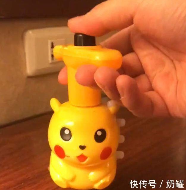玩具|童年崩坏!诡异山寨玩具大集合!皮卡丘跳舞似魔鬼的步伐