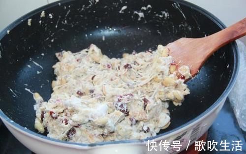 零食|网红零食雪花酥,其实自己在家也能做,甜而不腻,香酥可口