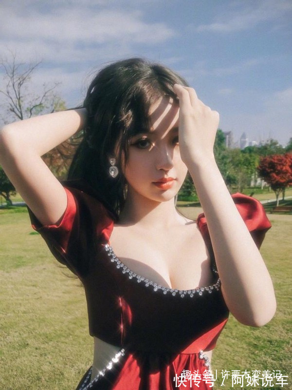 小仙女们 女人涂口红时,这3个“坏习惯”不改,口红再贵还是会掉色沾杯