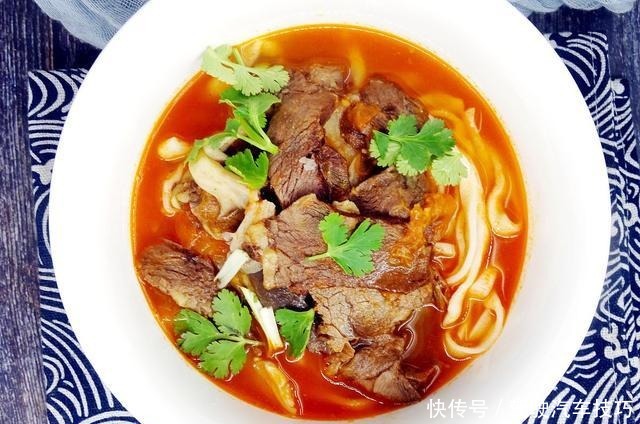 在兰州点拉面,面馆老板被气晕,差点掀桌子开骂了!