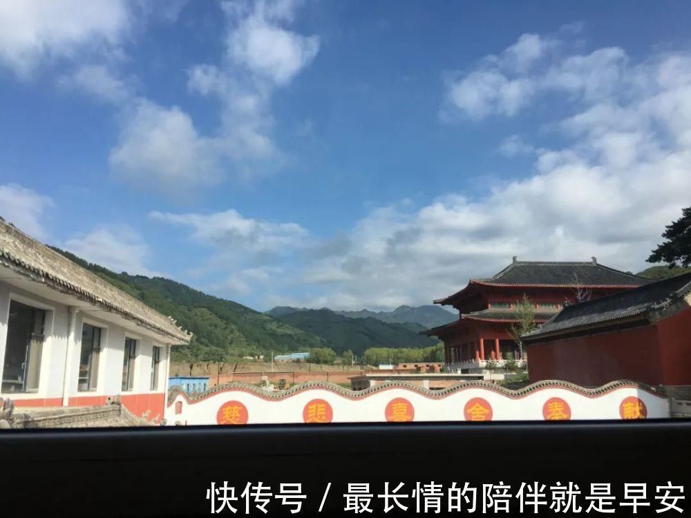 梁歪@风水先生告诫孙子:“前门不点灯,后院不亮堂”,究竟啥意思?