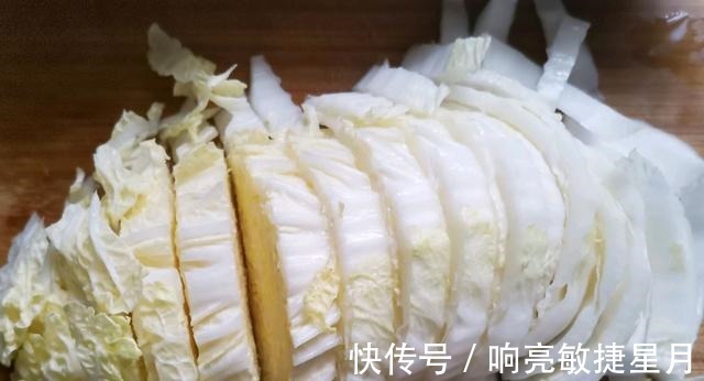 娃娃菜|油豆腐和娃娃菜一起做，家常美味，简单炒制即是美味！