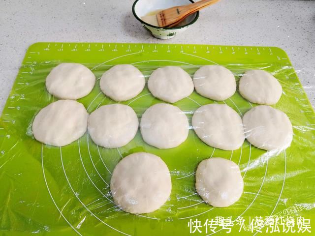 擀面棍|掌握了这个和面方法,自己也可以做手抓饼,跟卖的一样好吃一样薄