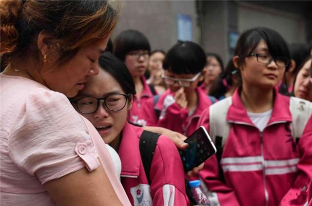 果果爸妈|孩子进入“仇亲期”，容易挑战父母底线，处理不好将来越来越叛逆