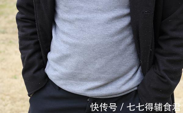 做俯卧撑|男性做俯卧撑，一口气做多少个算合格？达到这个数，偷着乐吧