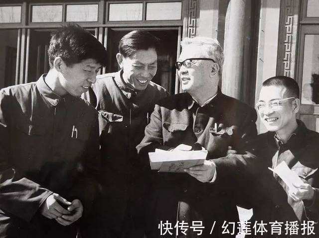 陈由伟#陈景润47岁迎娶29岁军医,并为他诞下一子,如今他过得怎样?