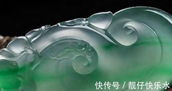 术语@翡翠中的起荧光是什么样的效果?看到以后也会震惊,确实很不错