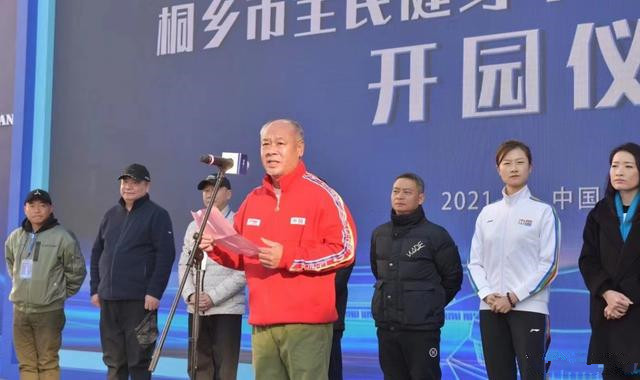 丁宁|58岁李宁官宣新产业!发白+秃顶显苍老,2位美女世界冠军伴左右