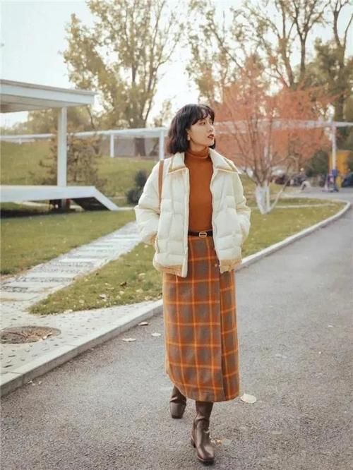 羽绒服烂大街还能穿出新花样！4个搭配奇招，美得与众不同！
