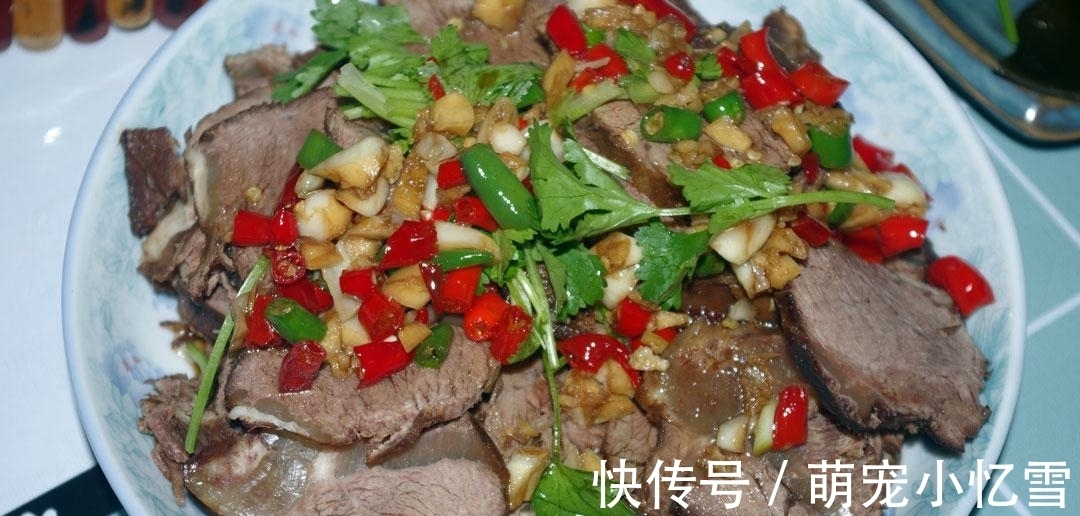 桌菜|招待老家出来的小伙伴,准备了一大桌菜,没想到肉菜没人吃,青菜却被吃了两盘