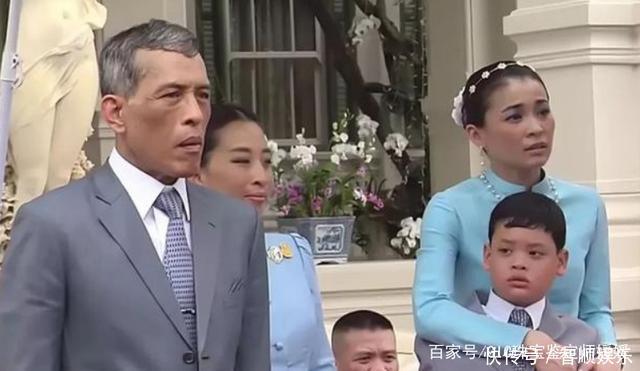 泰国皇后终于熬出头，戴上奢华首饰风光加冕，显本国首饰文化特色