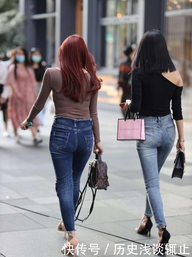 婀娜|秋季,破洞牛仔裤,依旧实力担当,穿出了美的身姿,婀娜又美丽
