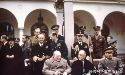 斯大林和|二战时的美苏为何没有把日本分裂成两个国家?