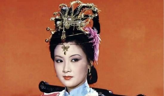 贾母&红楼梦 王熙凤吃的鸡油卷都暗藏玄机, 暗示她为何生不出儿子!