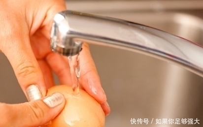 |搞笑吃鸡390:医疗兵的秘密,敌人变身烟雾王!这难道就是神仙?