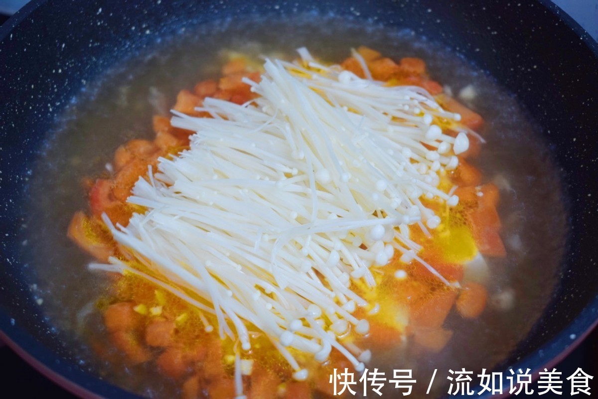 餐桌上不能少了汤,番茄搭配豆腐,酸爽又开胃