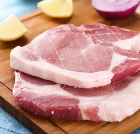 猪肉用水很难洗干净，用点这个，脏东西都跑出来了!