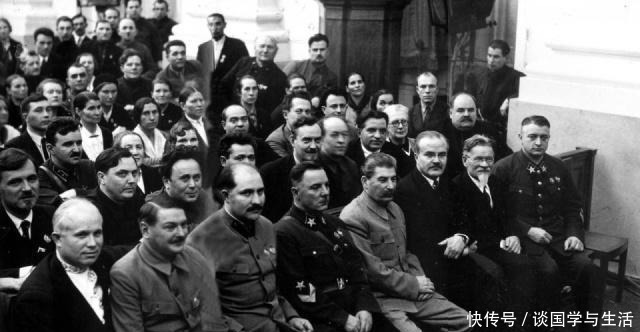 列宁|此人曾是斯大林的救世主,失势速度惊人,死前只求恢复名誉