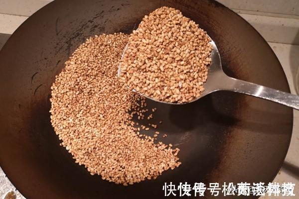 初秋钓大鲫鱼,就用这四款饵料,小鱼不沾,对大鲫鱼有奇效