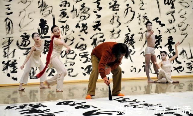 形式感|人们经常谈论书法的本质问题,书法如何去写?究竟要表现什么?