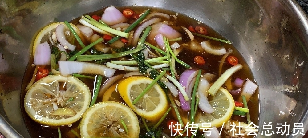 牙签|鸡爪去骨原来这么简单,一根牙签就搞定了,做无骨凤爪更入味