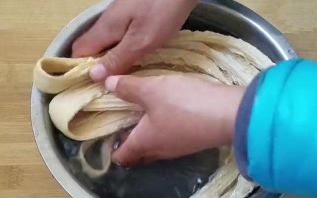 腐竹跟什么菜炒好吃?香辣腐竹的做法,又香又辣,好吃下饭!