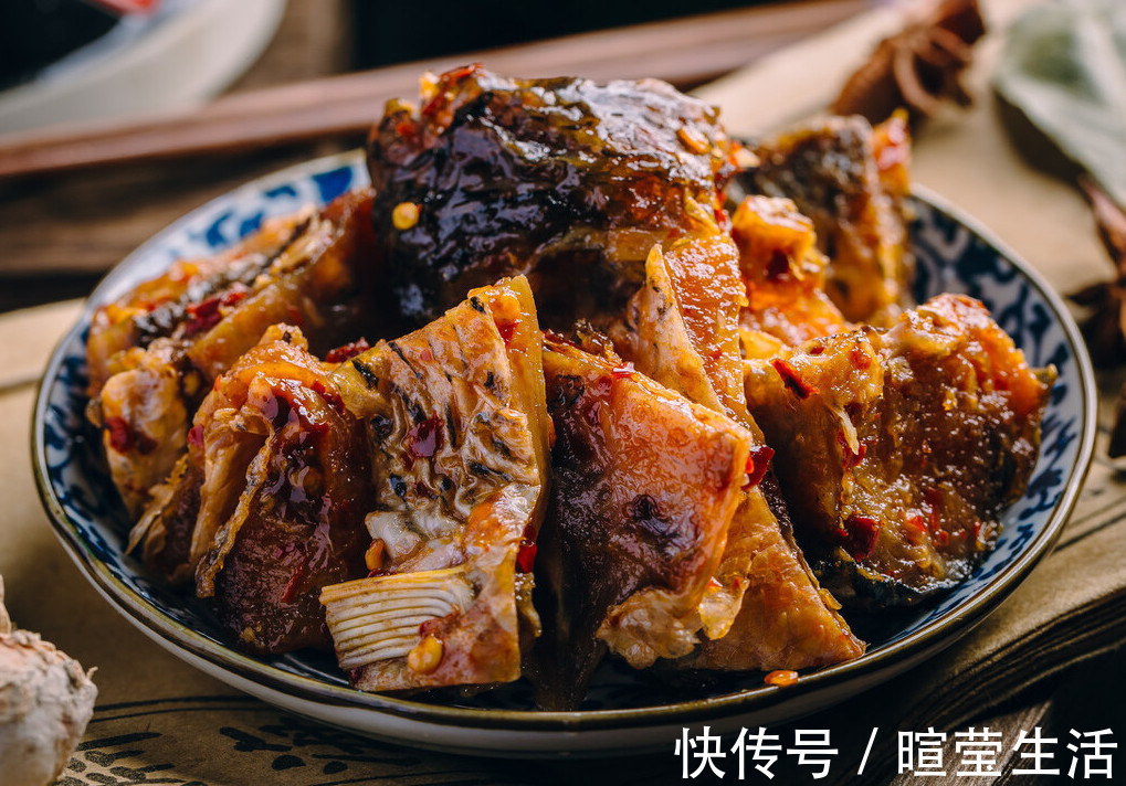 我和爸爸|腌腊鱼，别只知道加盐，这2味也不能少，咸香入味，放一年不坏