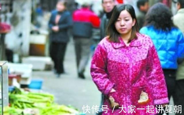 妈妈|冬季的幼儿园门口，就是父母的''睡衣秀''，孩子们已''无地自容''