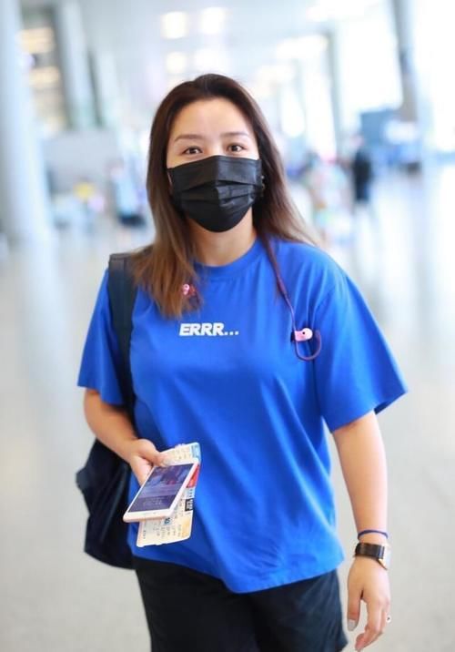 活力感|姐姐瘦了穿衣更自由，清爽T恤配“运动员”短裤，一双长腿好显眼