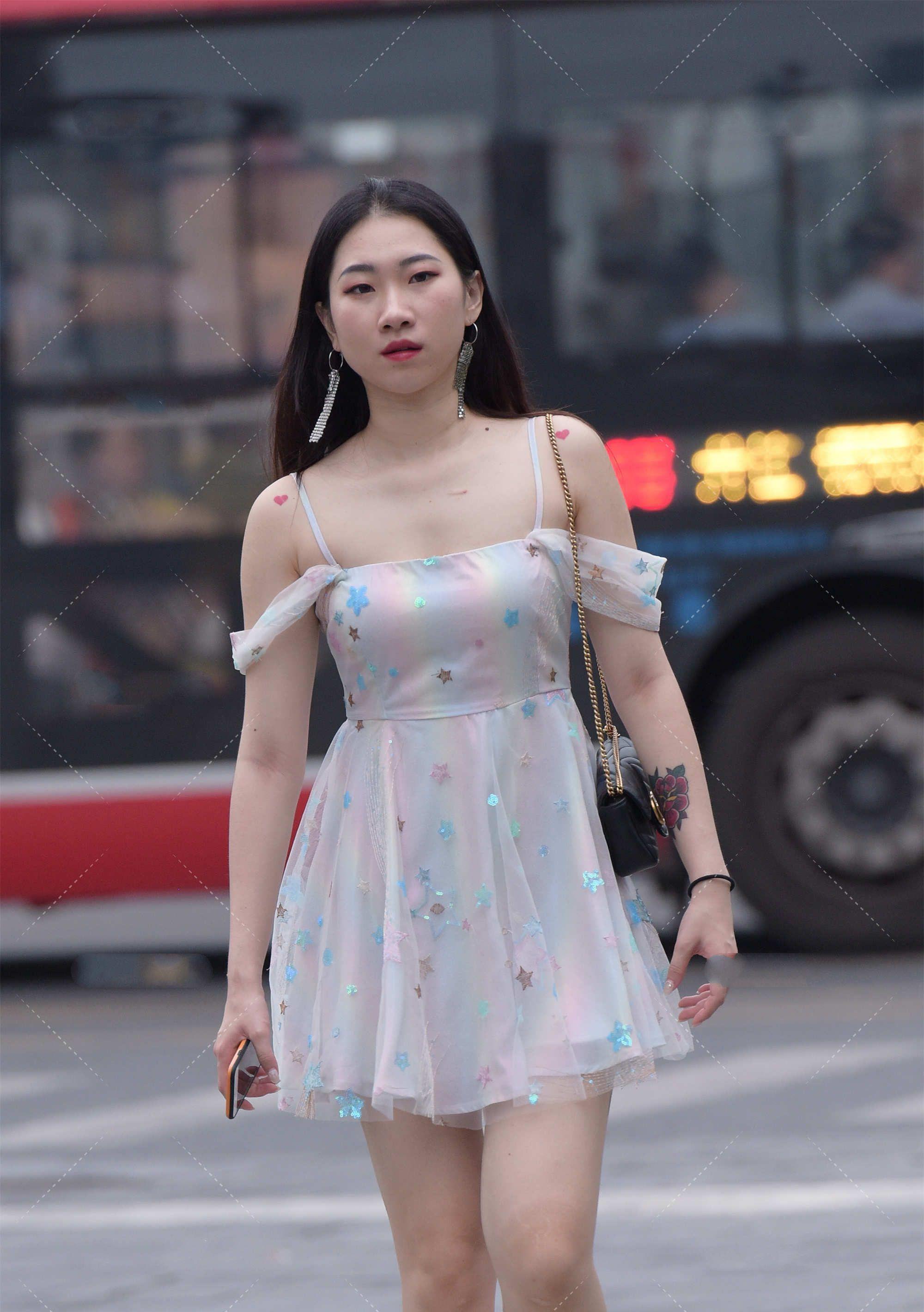 高跟鞋|仙女裙加上彩色亮片装饰,仙气十足,也太美了吧