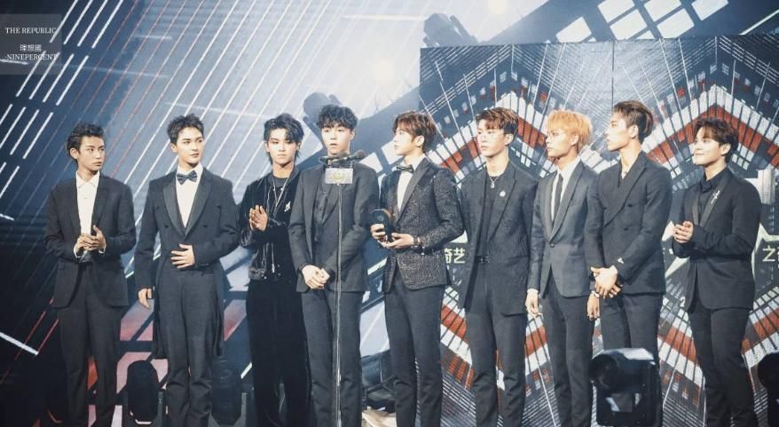 ent|陈立农朱正廷搂腰热聊,26小分队团魂感人,其他成员隔空呼应?