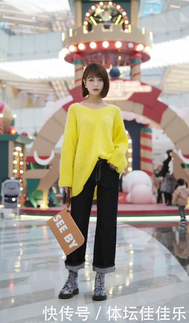 冬季穿搭拒绝平庸，实用的“毛衣+长裤”学起来，基础款也很时髦