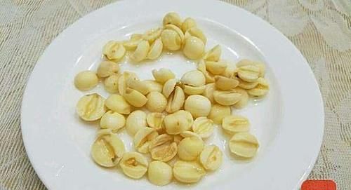 睡眠不好、肝火旺盛，要多吃，清热降火促进睡眠，一觉睡到大天亮